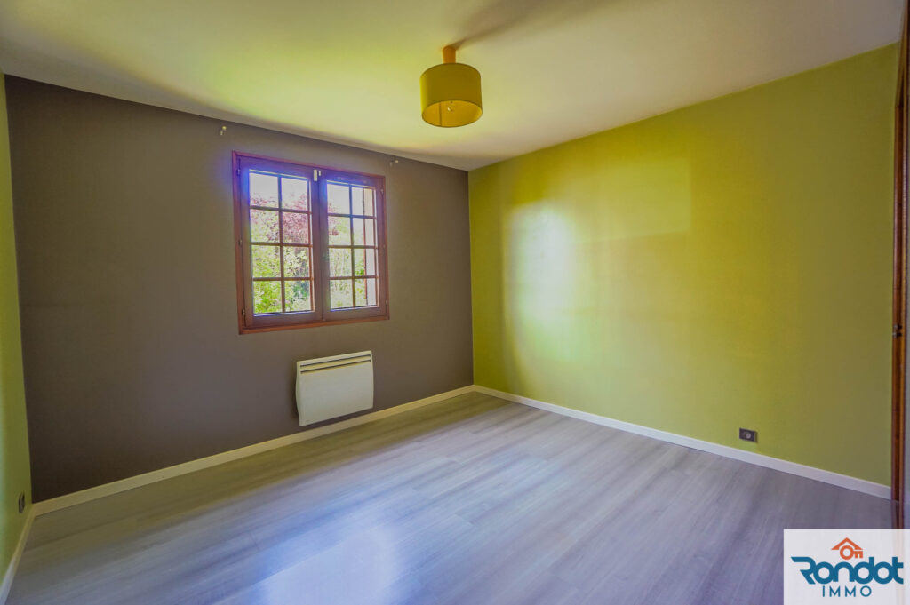 MAISON 5 PIECES / 3 CHAMBRES / 115M2 ENVIRON / 978M2 DE TERR – 5 pièces – 3 chambres – 115 m²