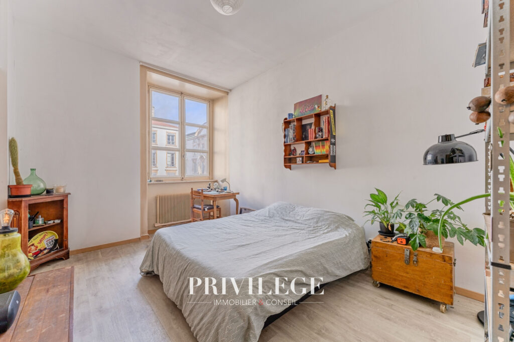 Appartement 90 m2 place Meissonnier – 4 pièces – 3 chambres – 91 m²