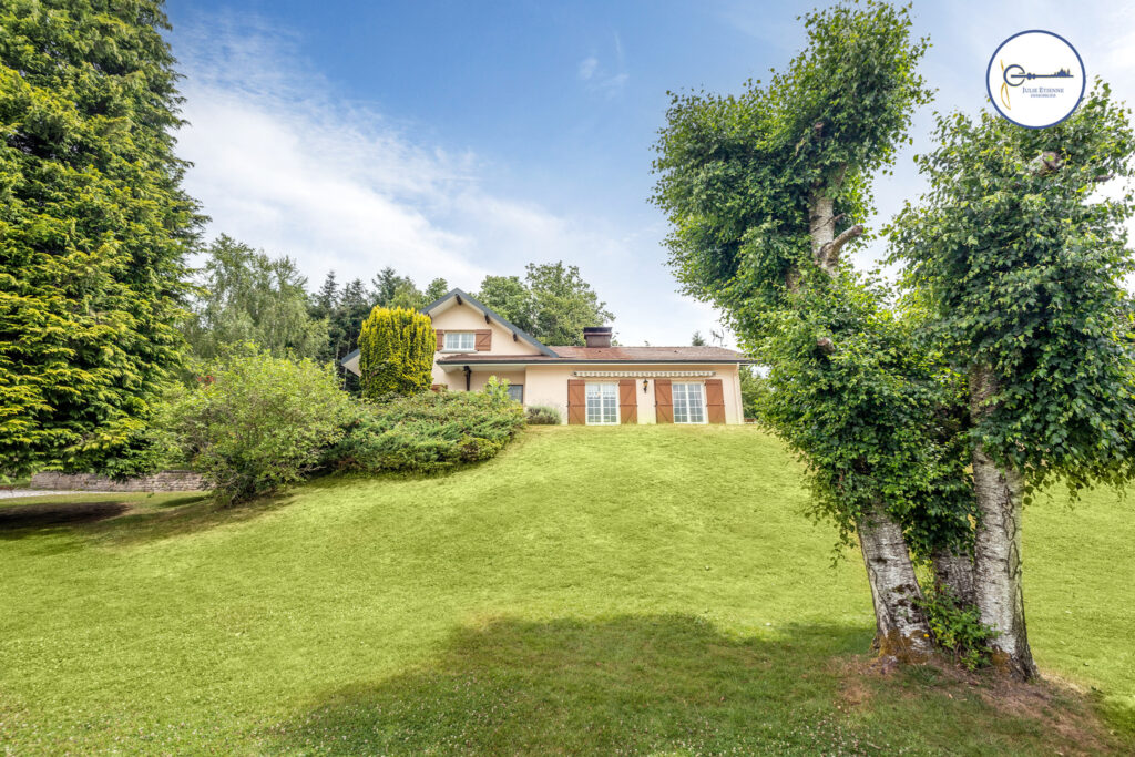 Maison HADOL 8 pièces 162m2  – 8 pièces – 5 chambres – 163 m²