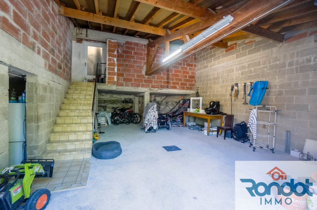 MAISON 5 PIECES/3 CHAMBRES/130 M2 ENVIRON – 5 pièces – 3 chambres – 130 m²