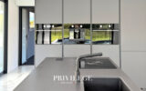 Plain-pied contemporain avec piscine et prestations haut de  – 4 pièces – 3 chambres – 155 m²