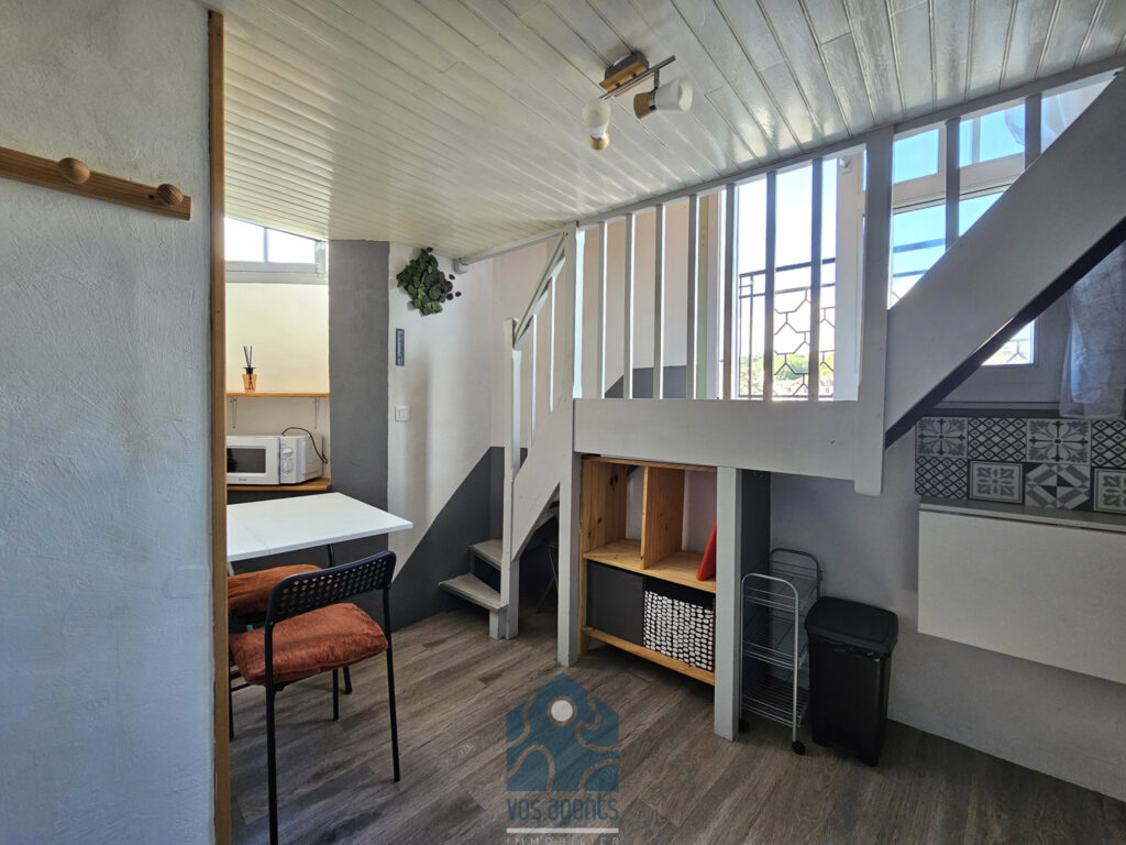 Studio en duplex avec balcon – 1 pièce – NR chambres – 15 m²