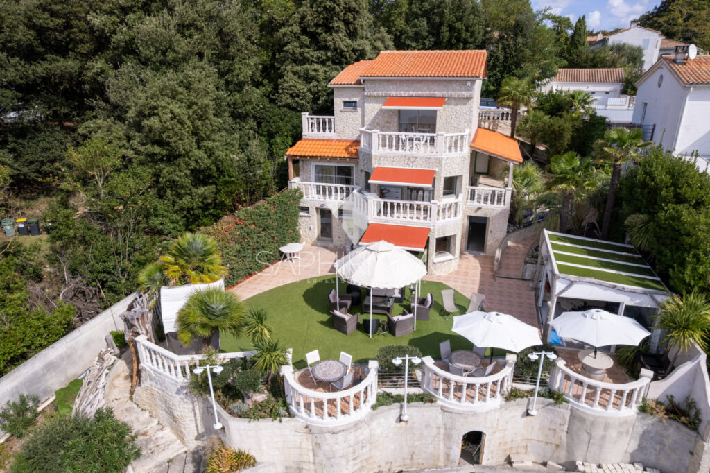 Villa d&rsquo;exception, terrasse vue océan, dépendance, chemin à  – 5 pièces – 3 chambres – 133.21 m²