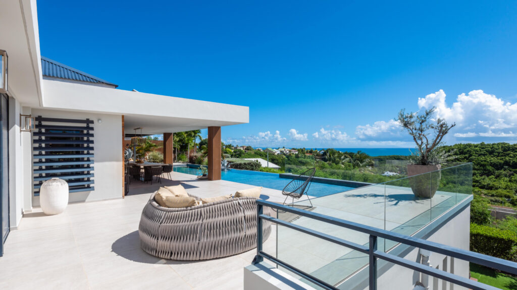 VILLA DE LUXE -270m2 – VUE MER EN GUADELOUPE – 5 pièces – 3 chambres – 270 m²
