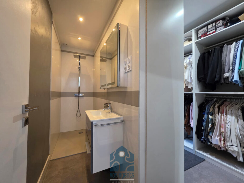 Villa 5 pièces avec terrasse, vue panoramique, jardin, pisci – 5 pièces – 3 chambres – 222 m²