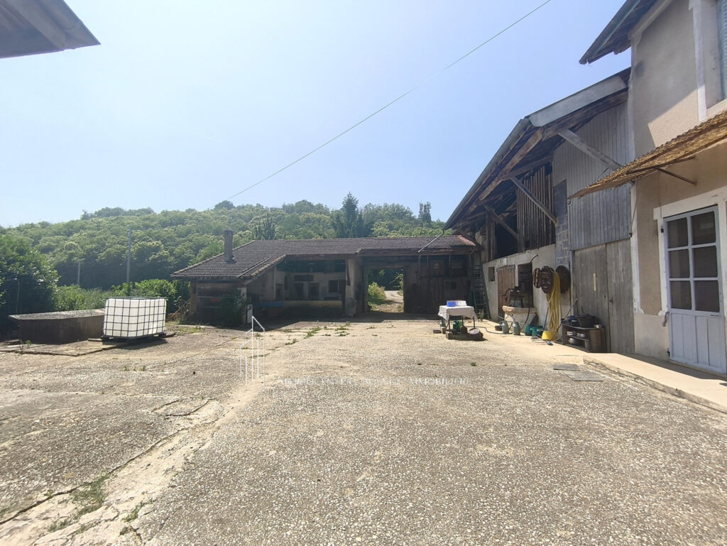 Saint Bonnet de Chavagne- Corps de Ferme 163 m2 – Terrain 49 – 6 pièces – 5 chambres – 163 m²