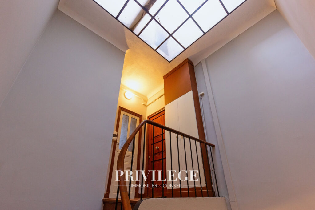 Cannes   Dernier étage   2 pièces rénové avec balcon vue dég – 1 pièce – 1 chambre – 34 m²