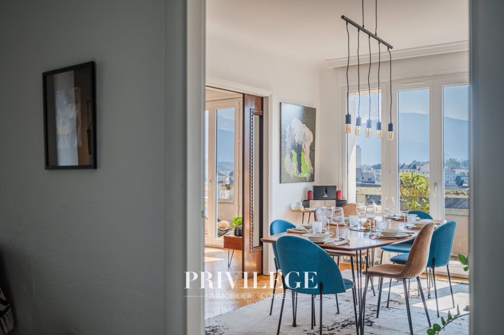 Élégant appartement rénové avec vue panoramique   Chambéry – 5 pièces – 3 chambres – 133.19 m²