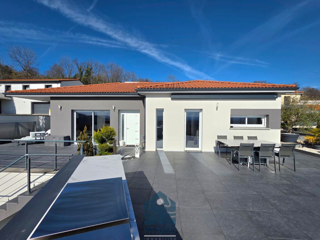 Villa 5 pièces avec terrasse, vue panoramique, jardin, pisci – 5 pièces – 3 chambres – 222 m²