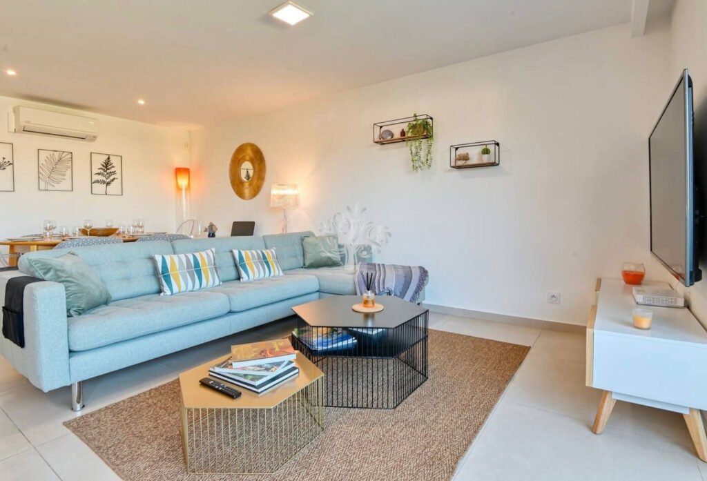 A VENDRE SANARY SUR MER PENTHOUSE D&rsquo;EXCEPTION VUE MER TROPEZ – 4 pièces – 3 chambres – 104.61 m²
