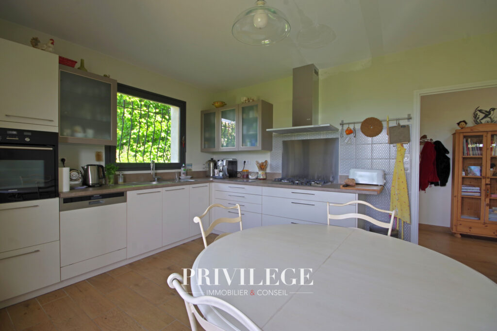 Maison familiale 160m2 vue dégagée – 7 pièces – 6 chambres – 161 m²