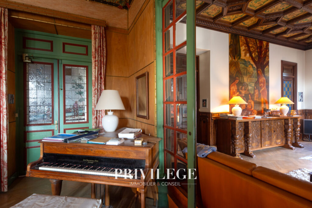 Villa historique d&rsquo;exception   Nice (1901)   824 m2 habitabl – 11 pièces – 7 chambres – 824 m²