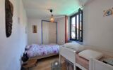 Maison de village avec cour, terrasse, caves, granges et par – 7 pièces – 5 chambres – 180 m²