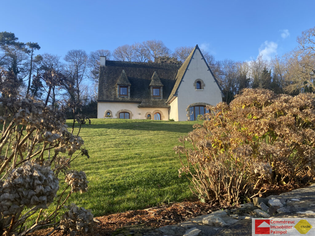 Vue sur mer, belle néo-bretonne rénovée, 200m2, 8 pièces, te – 8 pièces – 5 chambres – 223.85 m²