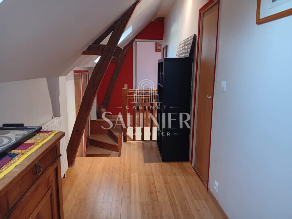 A Loches-Authentique maison vigneronne rénovée- 110 m2 avec  – 5 pièces – 3 chambres – 110 m²
