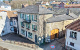Maison de village avec cour, terrasse, caves, granges et par – 7 pièces – 5 chambres – 180 m²