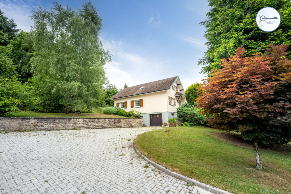 Maison HADOL 8 pièces 162m2  – 8 pièces – 5 chambres – 163 m²