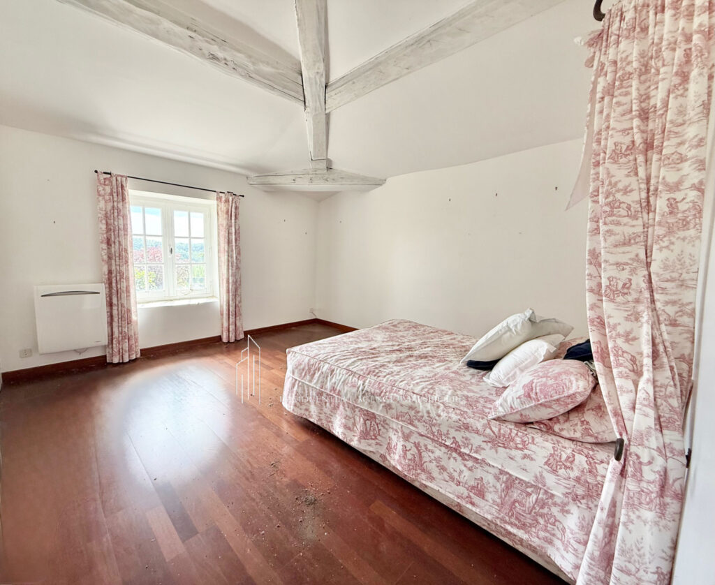 Annonce immobilière   Exceptionnelle propriété à 10 MN au su – 9 pièces – 6 chambres – 300 m²