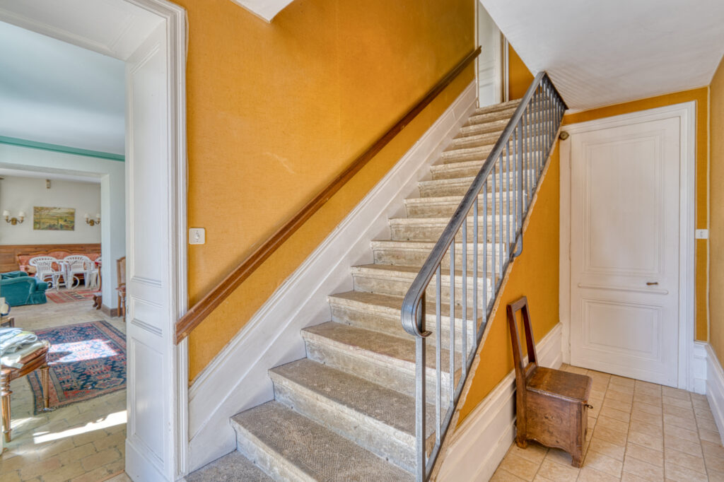 Chasselay propriété avec terrain calme, piscine et vue extra – 9 pièces – 7 chambres – 174.47 m²