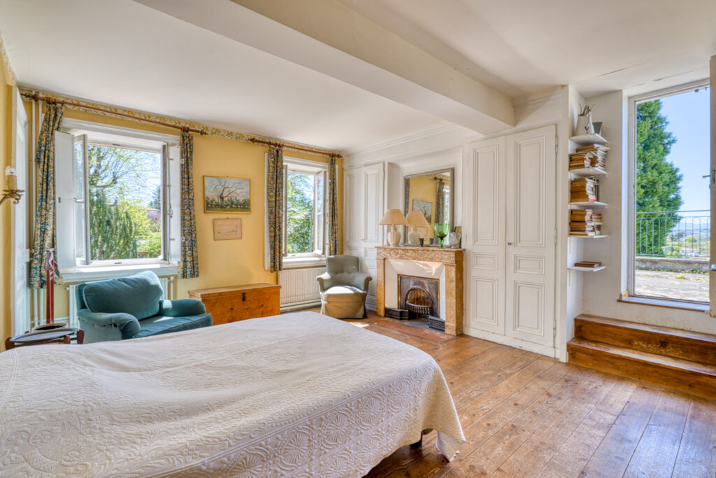 Chasselay propriété avec terrain calme, piscine et vue extra – 9 pièces – 7 chambres – 174.47 m²