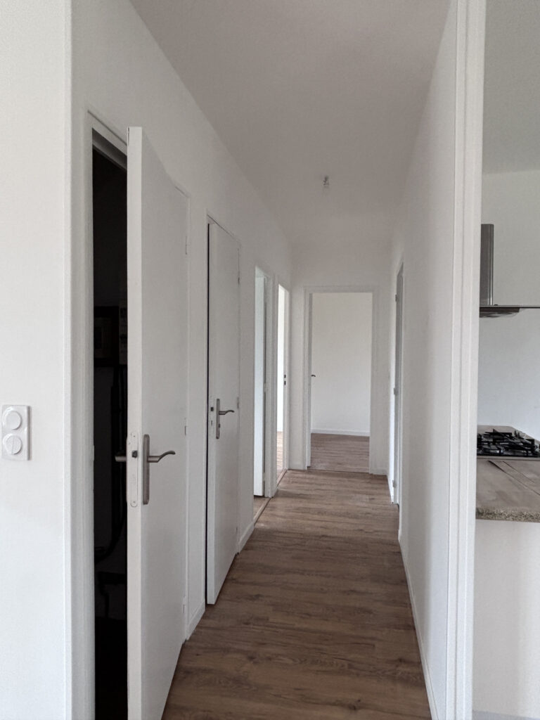 Pavillon de plain-pied rénové avec bel environnement et gran – 4 pièces – 2 chambres – 73 m²