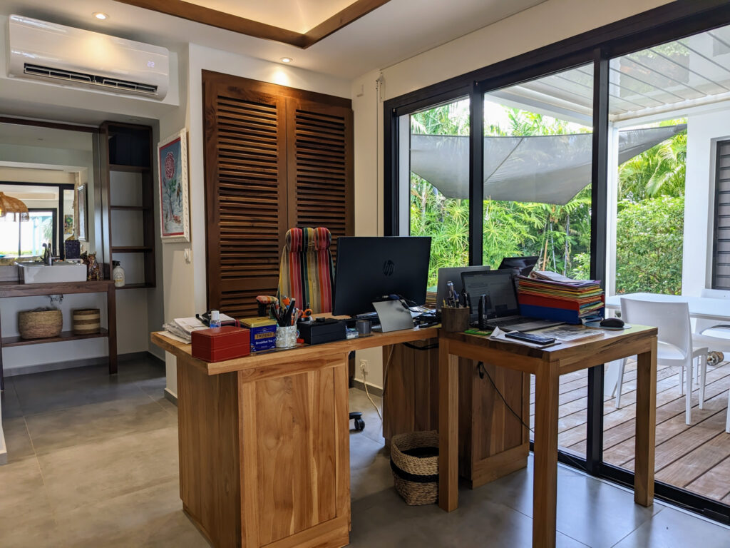Villa d&rsquo;architecte de luxe – vue mer – St-François – 4 pièces – 3 chambres – 147 m²