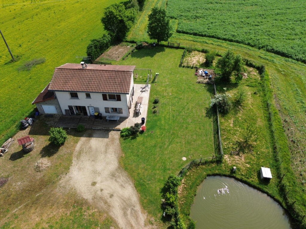 A LA CAMPAGNE – SAINT ANDRE SUR VIEUX JONC – 7 pièces – 3 chambres – 140 m²