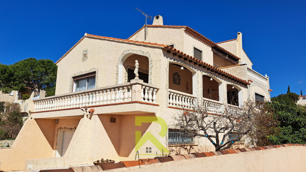 Villa 248 m2   5 chambres   Vue étang de Bages   Piscine   G – 8 pièces – 5 chambres – 250 m²