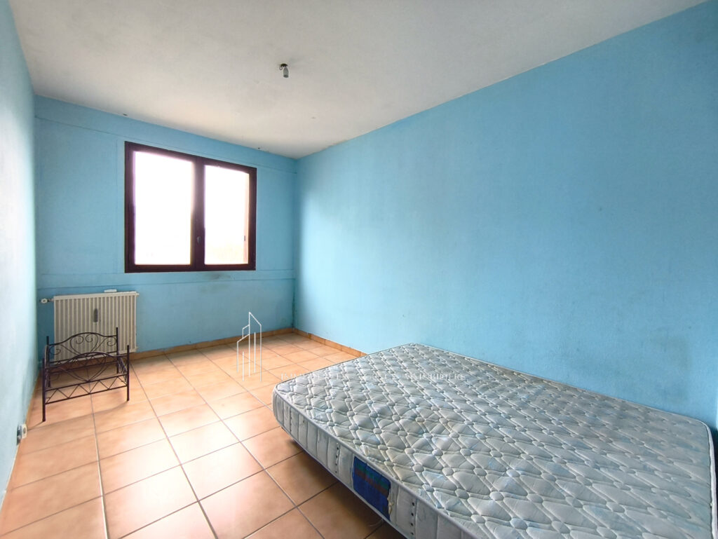 Grand T5 de 92 m2- 4 chambres – balcon- cave – Montélimar Pr – 5 pièces – 4 chambres – 92 m²