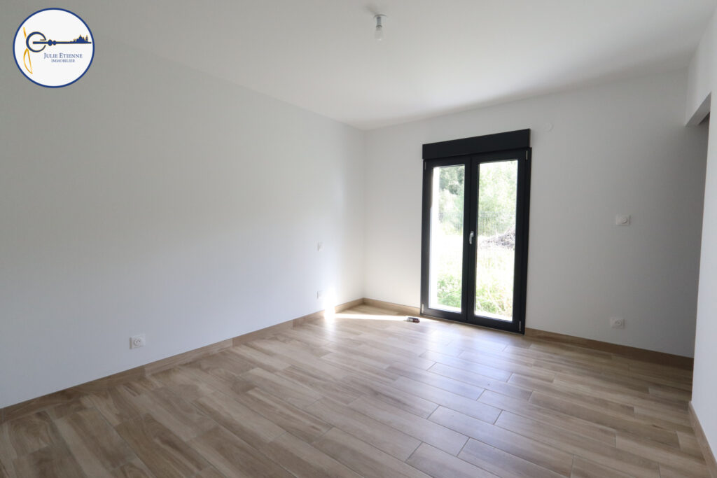 Maison de plain-pied UXEGNEY  5 pièces 118m2 – 5 pièces – 3 chambres – 118 m²