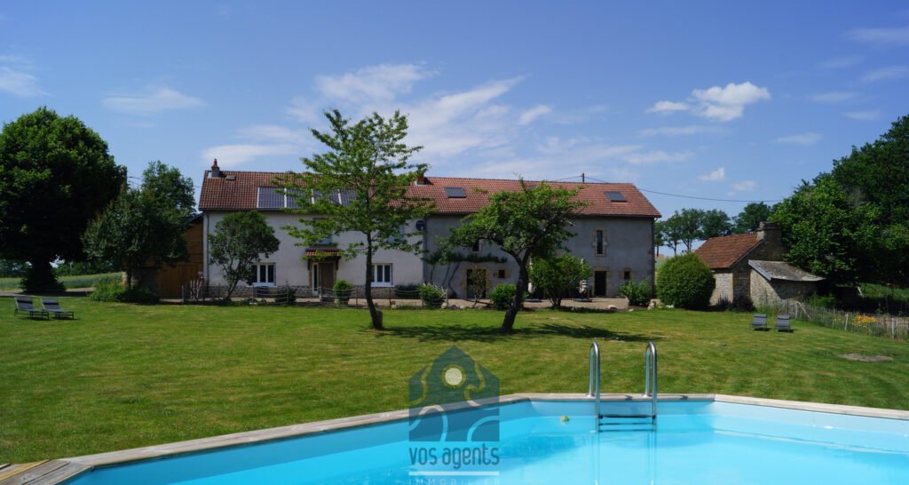 Propriété 10 pièces avec terrain, piscine et annexes – 10 pièces – 8 chambres – 316 m²