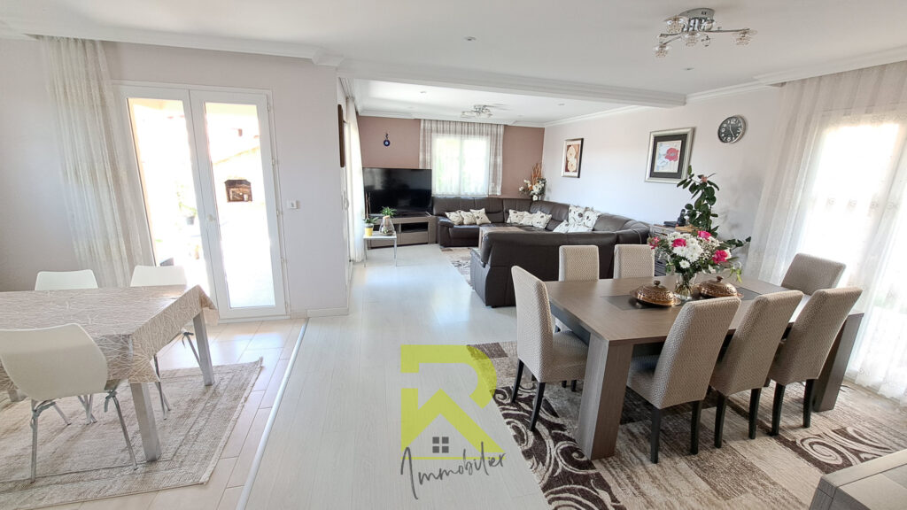 Villa 7 pièces de 180 m2 avec jardin 394 m2  – 7 pièces – 5 chambres – 180 m²