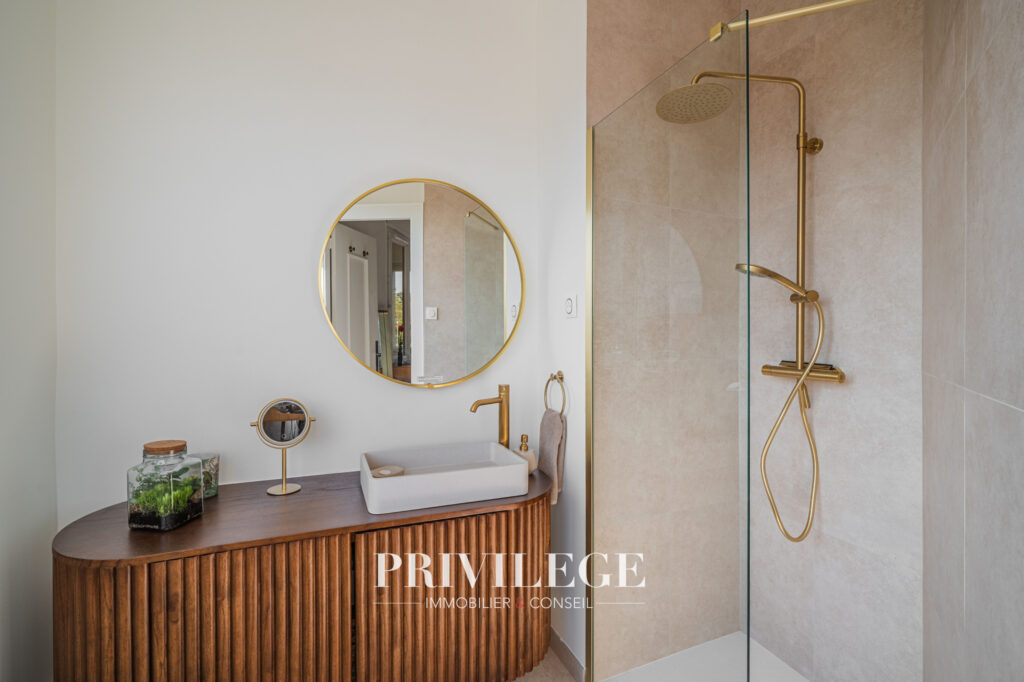 Élégant appartement rénové avec vue panoramique   Chambéry – 5 pièces – 3 chambres – 133.19 m²