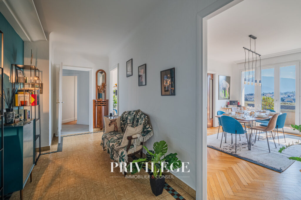 Élégant appartement rénové avec vue panoramique   Chambéry – 5 pièces – 3 chambres – 133.19 m²