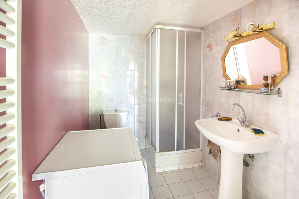Propriété avec gîte et dépendances dans un paisible hameau e – 9 pièces – 5 chambres – 215 m²