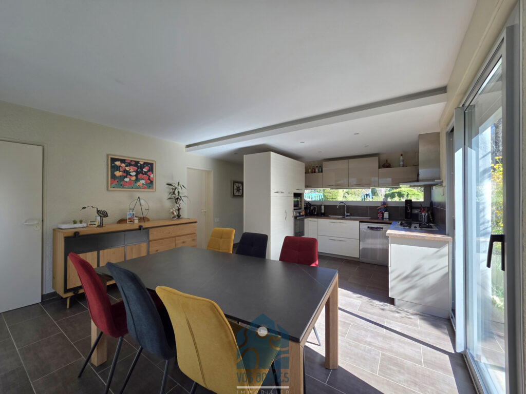 Maison d&rsquo;architecte 7 pièces avec garage, terrasse et terrai – 7 pièces – 5 chambres – 175 m²