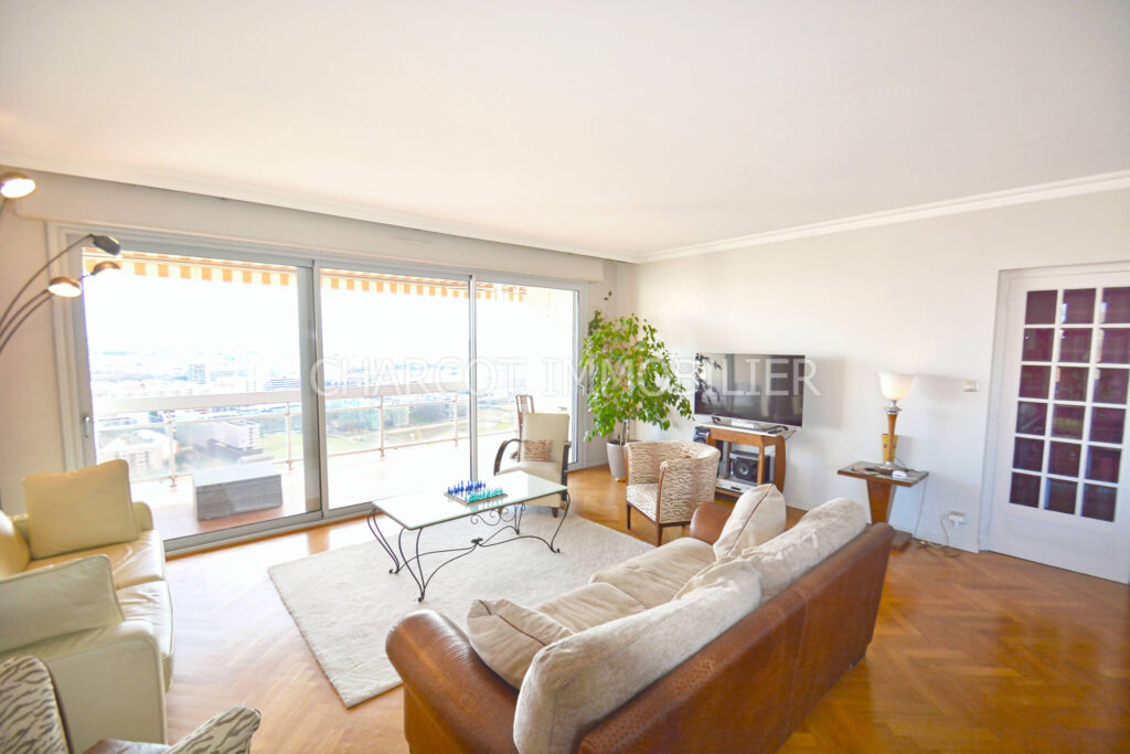 EXCLUSIVITÉ – LYON 5ÈME – APPARTEMENT T5 + CAVE + PARKING PR – 5 pièces – 3 chambres – 137.08 m²