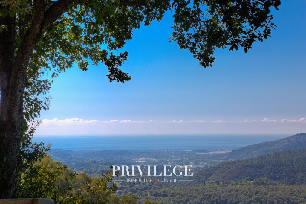 Vue Mer et Village de Cabris   Maison 5 Pièces 160 m2 – 5 pièces – 4 chambres – 144.39 m²