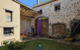 Maison de village avec cour, terrasse, caves, granges et par – 7 pièces – 5 chambres – 180 m²