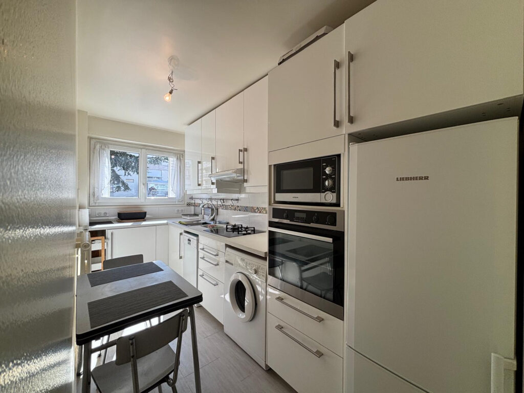 Appartement 3 pièces traversant rénové de 56 m2 à Montrouge – 3 pièces – 2 chambres – 56 m²