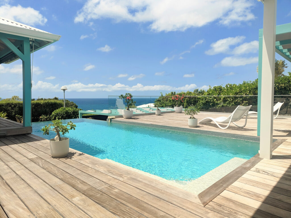 Villa d&rsquo;architecte de luxe – vue mer – St-François – 4 pièces – 3 chambres – 147 m²