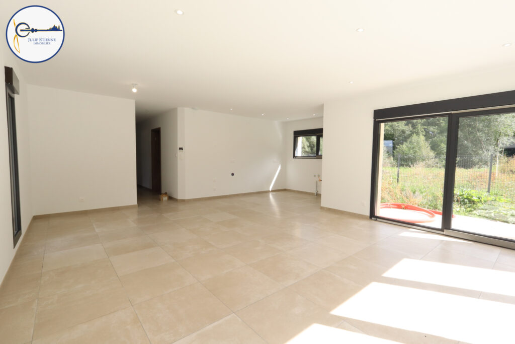 Maison de plain-pied UXEGNEY  5 pièces 118m2 – 5 pièces – 3 chambres – 118 m²