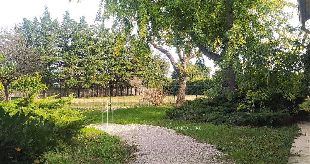Maison d&rsquo;architecte de prestige- 210 m2 – Parcelle arborée 2 – 9 pièces – 5 chambres – 220 m²