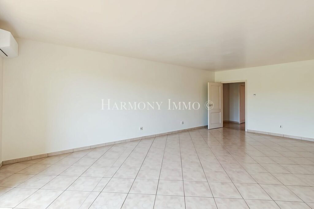 Grande villa au calme avec jolie vue mer, terrain plat    Sa – 5 pièces – 3 chambres – 197 m²