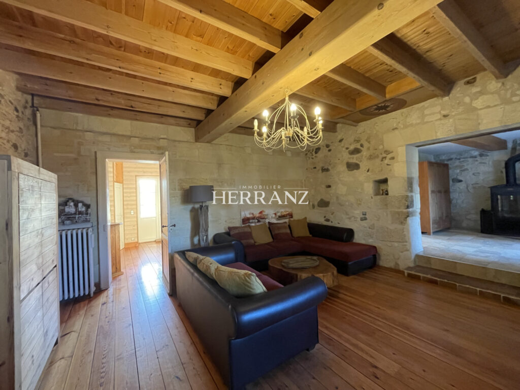 Propriété de Caractère en Pierre à Libourne, proche Saint-Ém – 8 pièces – 3 chambres – 192 m²