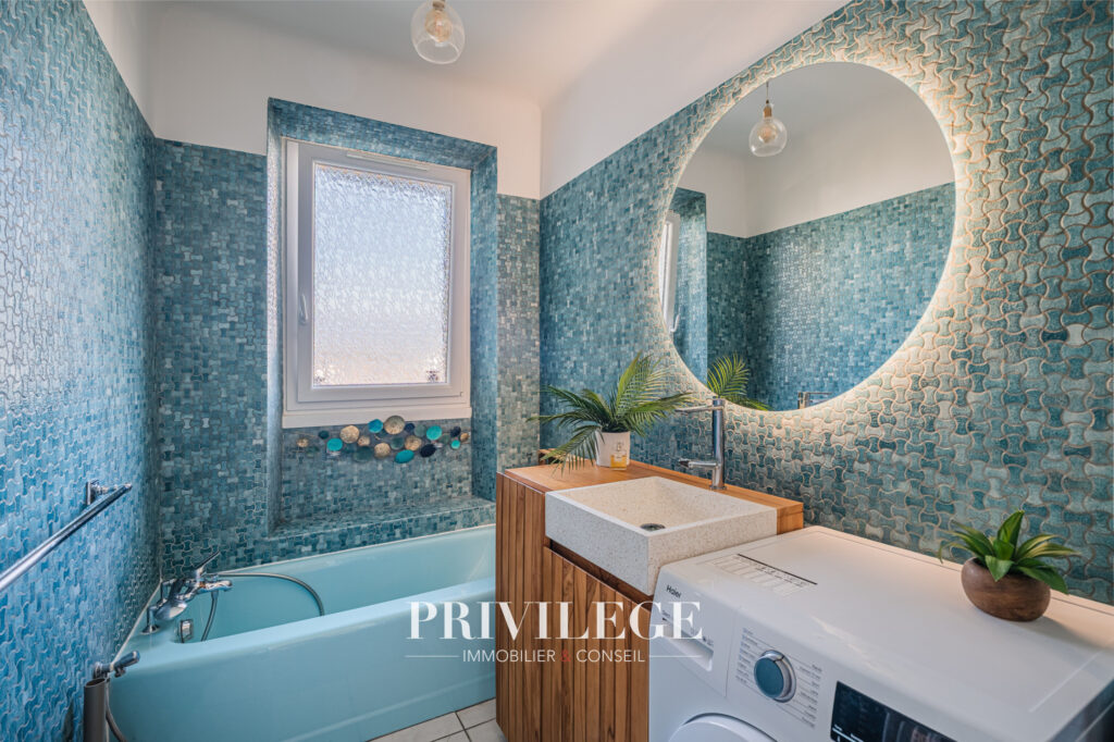 Élégant appartement rénové avec vue panoramique   Chambéry – 5 pièces – 3 chambres – 133.19 m²