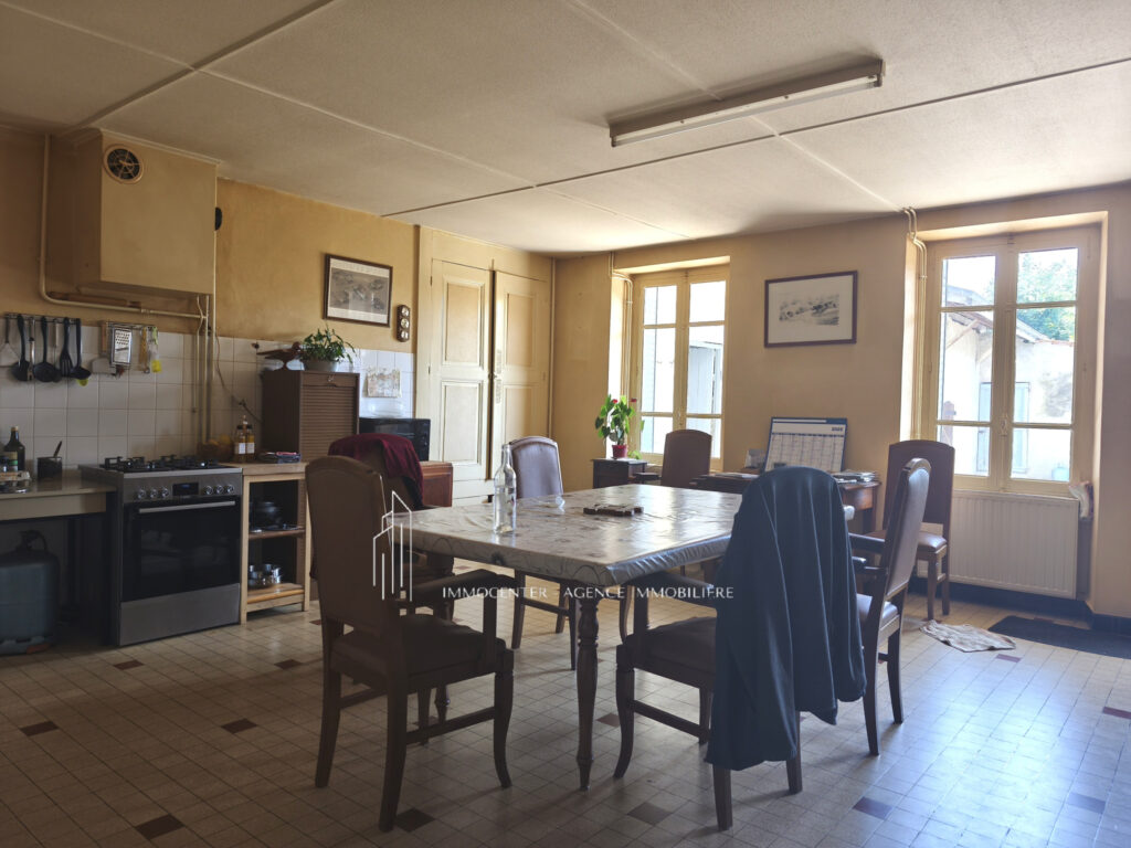 Saint Bonnet de Chavagne- Corps de Ferme 163 m2 – Terrain 49 – 6 pièces – 5 chambres – 163 m²