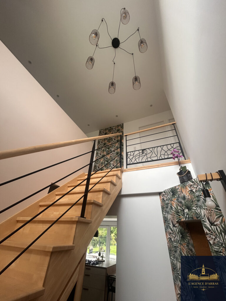 MAISON NEUVE IDEALEMENT SITUÉE CUA – 7 pièces – 5 chambres – 181 m²