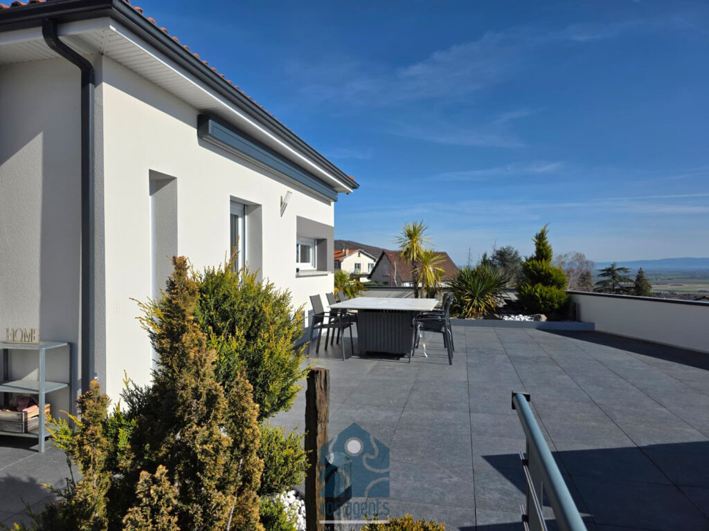 Villa 5 pièces avec terrasse, vue panoramique, jardin, pisci – 5 pièces – 3 chambres – 222 m²