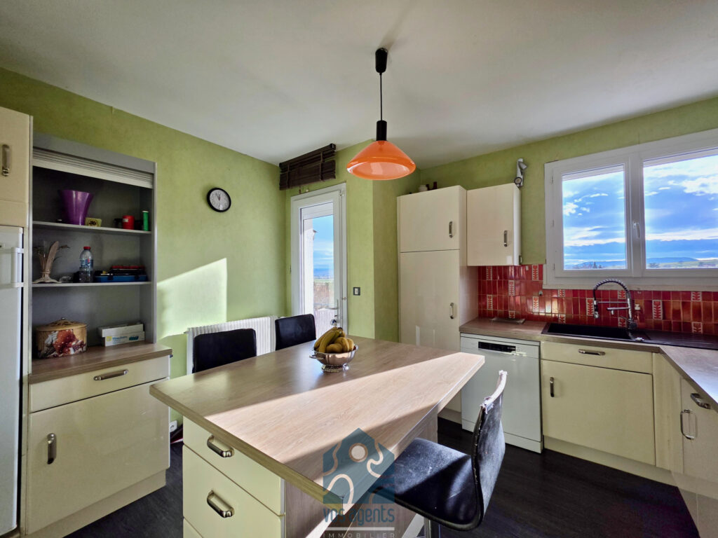 Maison avec terrasse, balcon et garage – 5 pièces – 3 chambres – 124.15 m²
